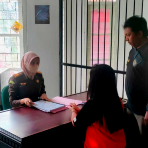 Polres Batu Kembali Serahkan Tersangka Kasus Narkotika Kepada JPU Kejari Batu