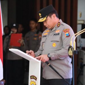 Kapolda Jatim Pimpin Upacara Serah Terima Jabatan Pejabat Polda dan Kapolres
