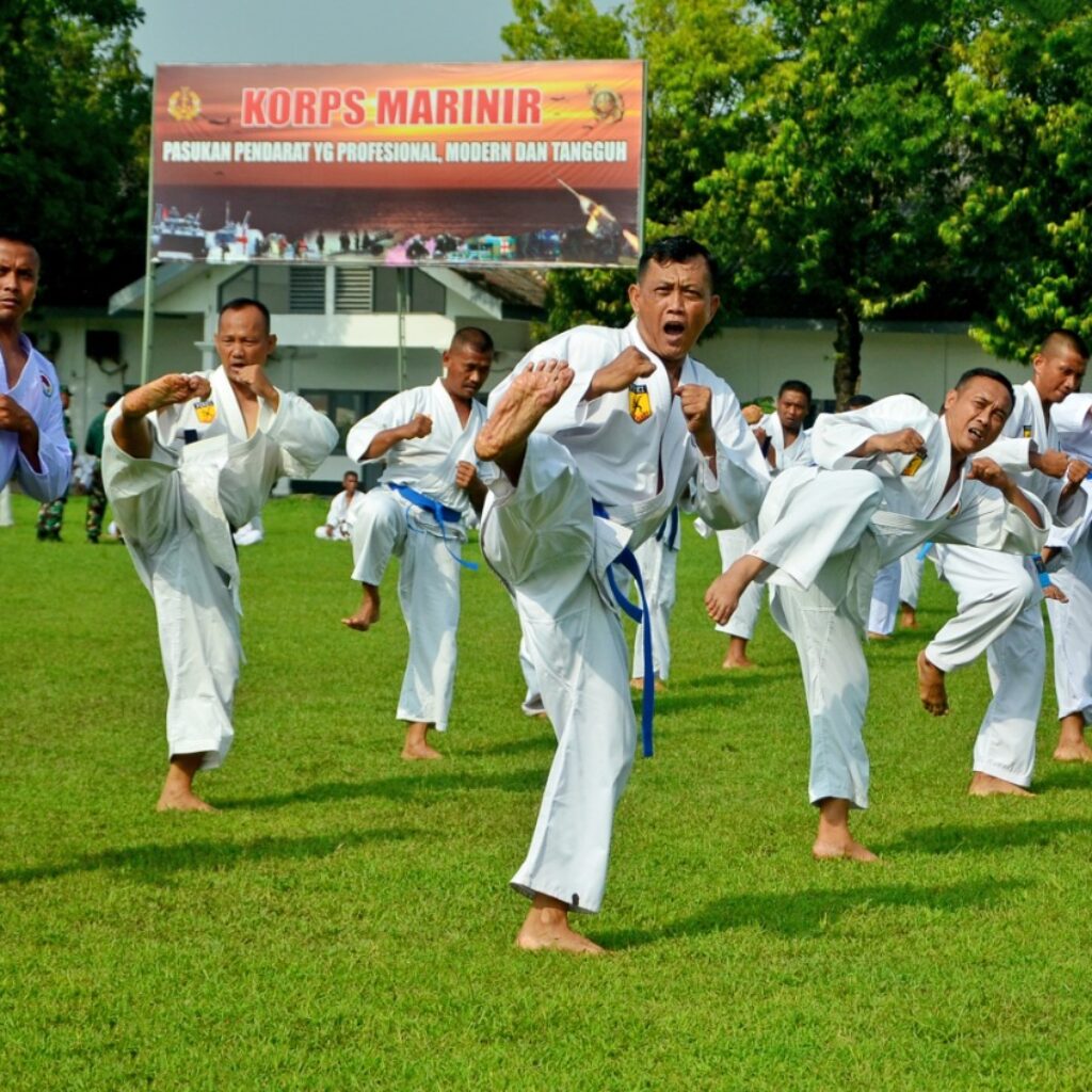 Prajurit Yonranratfib 2 Marinir Uji Kemampuan Beladiri Karate