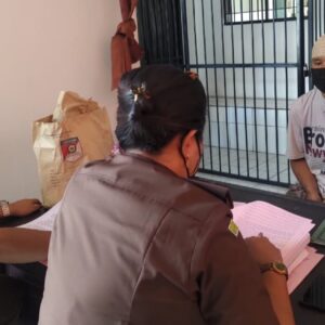 Maling 27 Unit Hp dan Uang Puluhan Juta Diserahkan Ke Kejari Batu