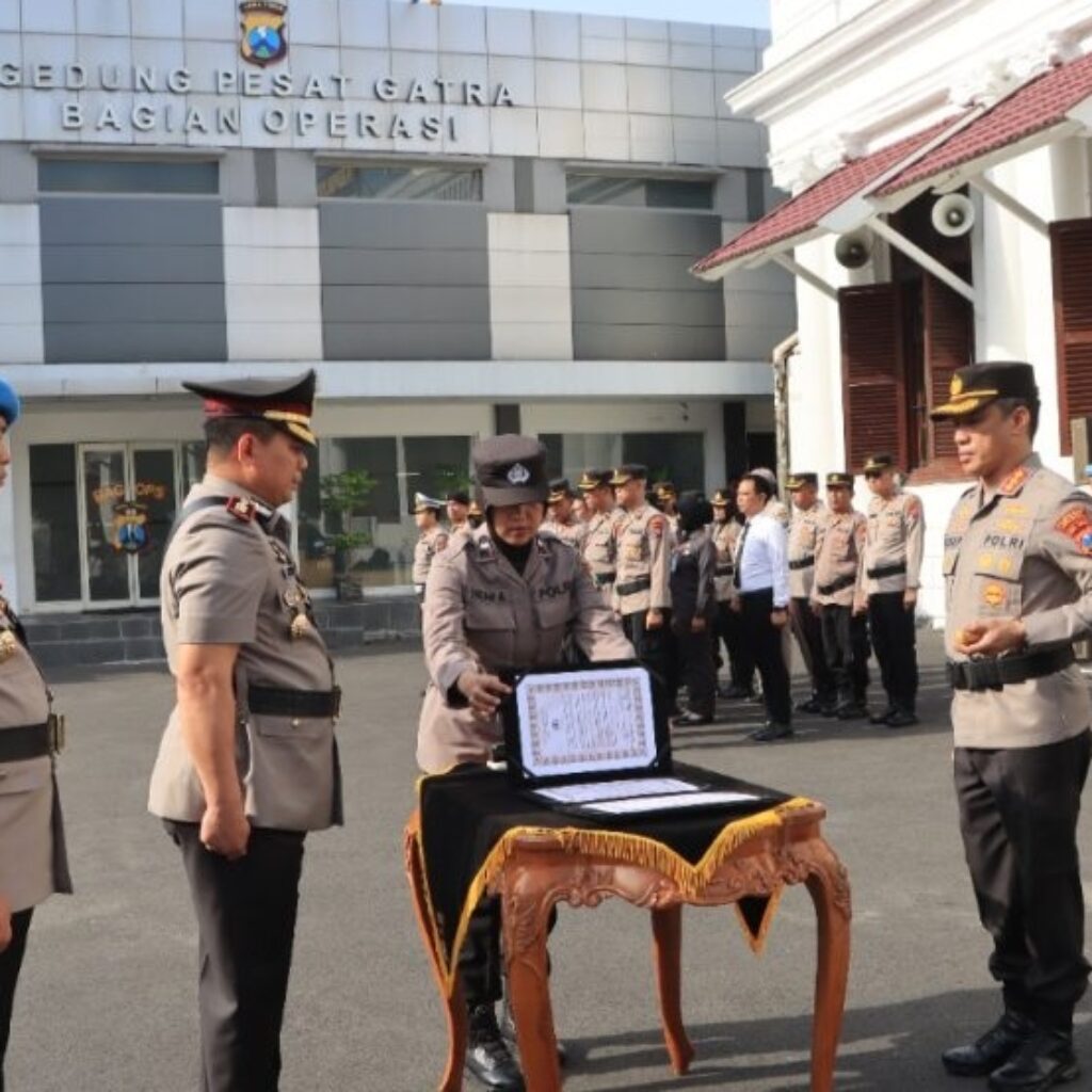Kapolrestabes Surabaya Pimpin Upacara Satijab Wakapolrestabes Surabaya