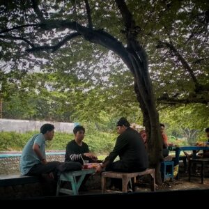 Bantaran Sungai Brantas Kawasan Tongkrongan Idaman Muda-Mudi