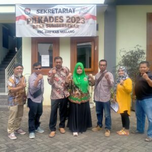 Didampingi Tim Pemenangan, Ririn Catur Kurnisasi Resmi Daftarkan Diri Sebagai Calon Kepala Desa