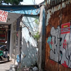 Berdiri Permanen Diatas Saluran Drainasen Hingga Halangi Gudang, Bangunan Kios di Sukun Dilaporkan ke Pemkot
