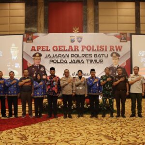 Perkuat Harkamtibmas di jajaranya, Polres Batu Gelar Apel ratusan Polisi RW