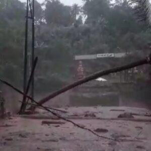 Jembatan Lumajang Malang Putus Akibat Banjir Lahar Gunung Semeru