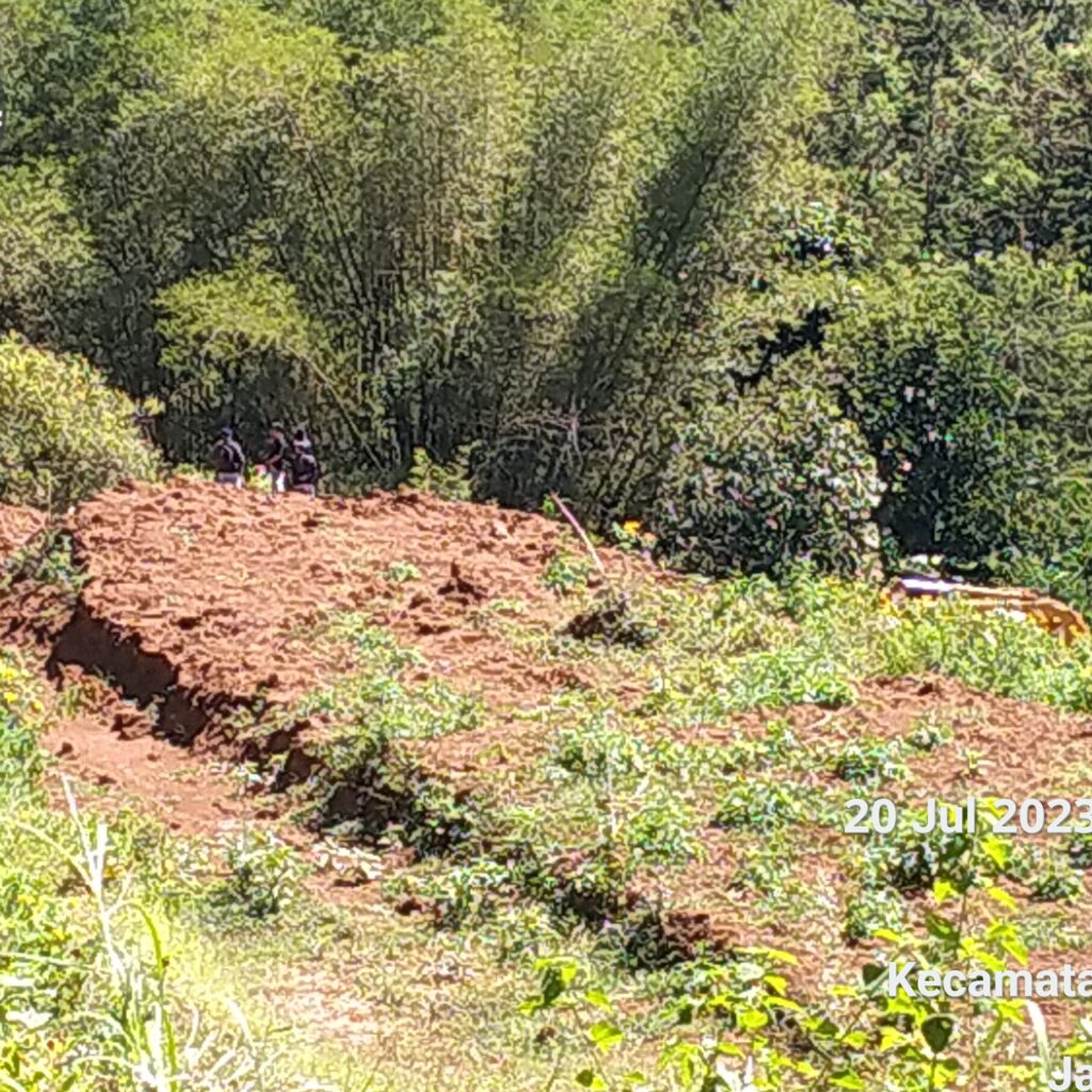 Aneh Tapi Nyata, Proyek Penggusuran Tak Berizin di Gangsiran Putuk Tlekung Diabaikan Pemerintah