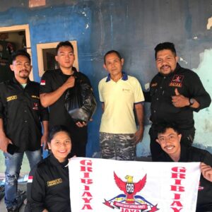 Salut! DPC GRIB Jaya Salurkan Bantuan Sembako Kepada Mahasiswa & Warga Kabupaten Malang