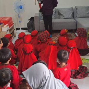 Pedongeng Anak Nasional Bersama Sivitas TK-At Griya Babatan Mukti Surabaya, Ikut Serta Meriahkan Kegiatan Belajar Di Luar Sekolah