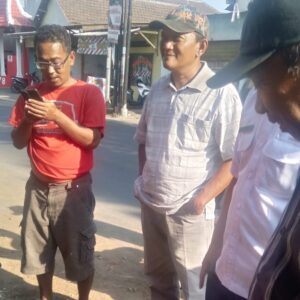 Diduga Proyek Tak Sesuai Spesifikasi, Warga Madyopuro Minta Drainase Dibongkar