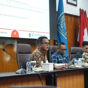 Prabowo Unggul Head-to-Head, Ganjar Memimpin Simulasi Tiga Capres di Jatim