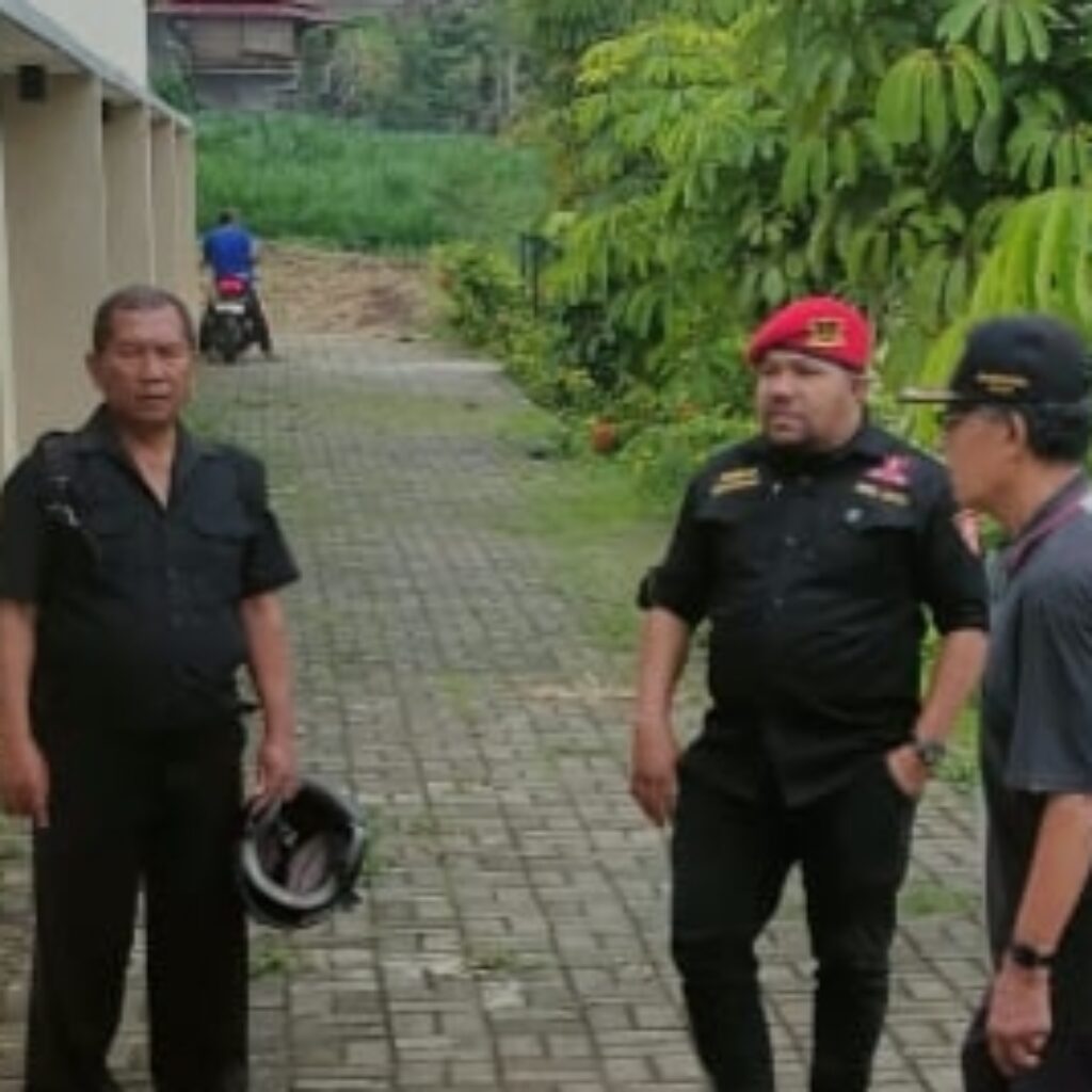 Pasca Direlokasi, Eks-Pedagang Rest Area Ngantang Keluhkan Kondisi Lapak Baru