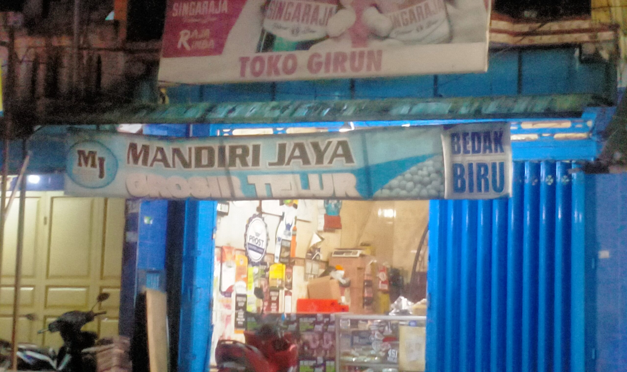 Toko Miras GR yang masih nekat beroperasi di Bulan Suci Ramadhan, (Foto: Dokpri).