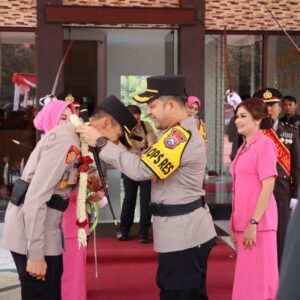 2 Tahun Menjabat, AKBP Oskar Serahkan Tongkat Komando Kapolres Batu