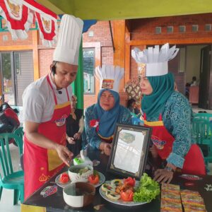 Antusias ibu-ibu ikuti Giat Edukasi Memasak Dari Aston hotel Mojokerto