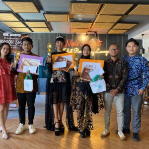 Aston Inn Jemursari Rayakan Hari Batik Nasional Bersama Anak Berkebutuhan Khusus