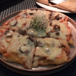 Renyahnya Martabak Pizza Ala Sultan di Aston Inn Jemursari