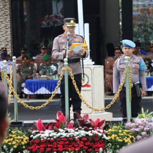Kapolres Batu pimpin upacara Apel Gelar Pasukan Operasi Keselamatan Semeru 2025, Fokus pada Edukasi dan Penegakan Disiplin Berlalu Lintas