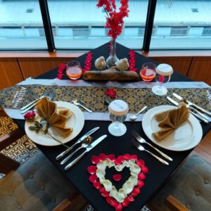 Dengan Tema”Cravings of Love” ASTON INN Jemursari Suguhkan pemandangan kota Surabaya di Hari Kasih Sayang 