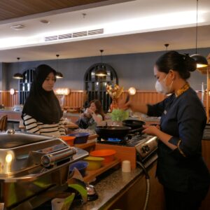 ASTON INN Jemursari Hadirkan Surabian Volume 3 Rasakan Sensasi Hadiah Kejutan Saat berbuka Puasa