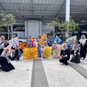 Artotel TS Suites Hotel Surabya Gelar workshop Shibori untuk dukung kreativitas ibu ibu