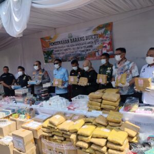 Kajari Sebut Kota Malang Darurat Narkoba, Musnahkan Ratusan Kg Ganja & ribuan rokok ilegal 