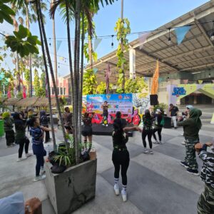 Semarak Hari Pahlawan, Artotel TS Suites Surabaya Bersama Organisasi Veteran Gelar Fun Aerobic Bersama