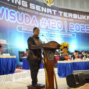 Kadis PUPR Batu sekaligus Alumnus UMM Beri Motivasi ke Wisudawan