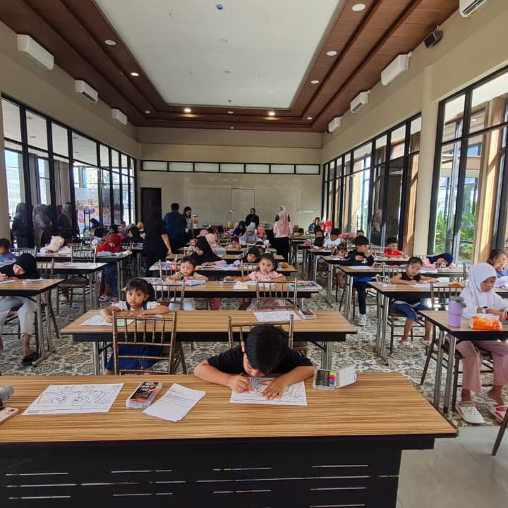 “Warna Warni Kemerdekaan” MYZE Hotel Sumenep by ARTOTEL Berkolaborasi dengan GREEBEL