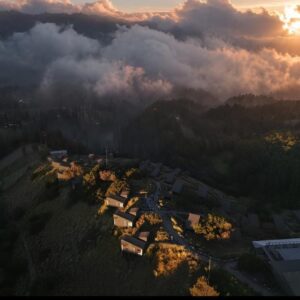 Cloudside of Mentigen: Menikmati Bromo dari Balik Awan, Saat Keindahan Tak Harus Diburu