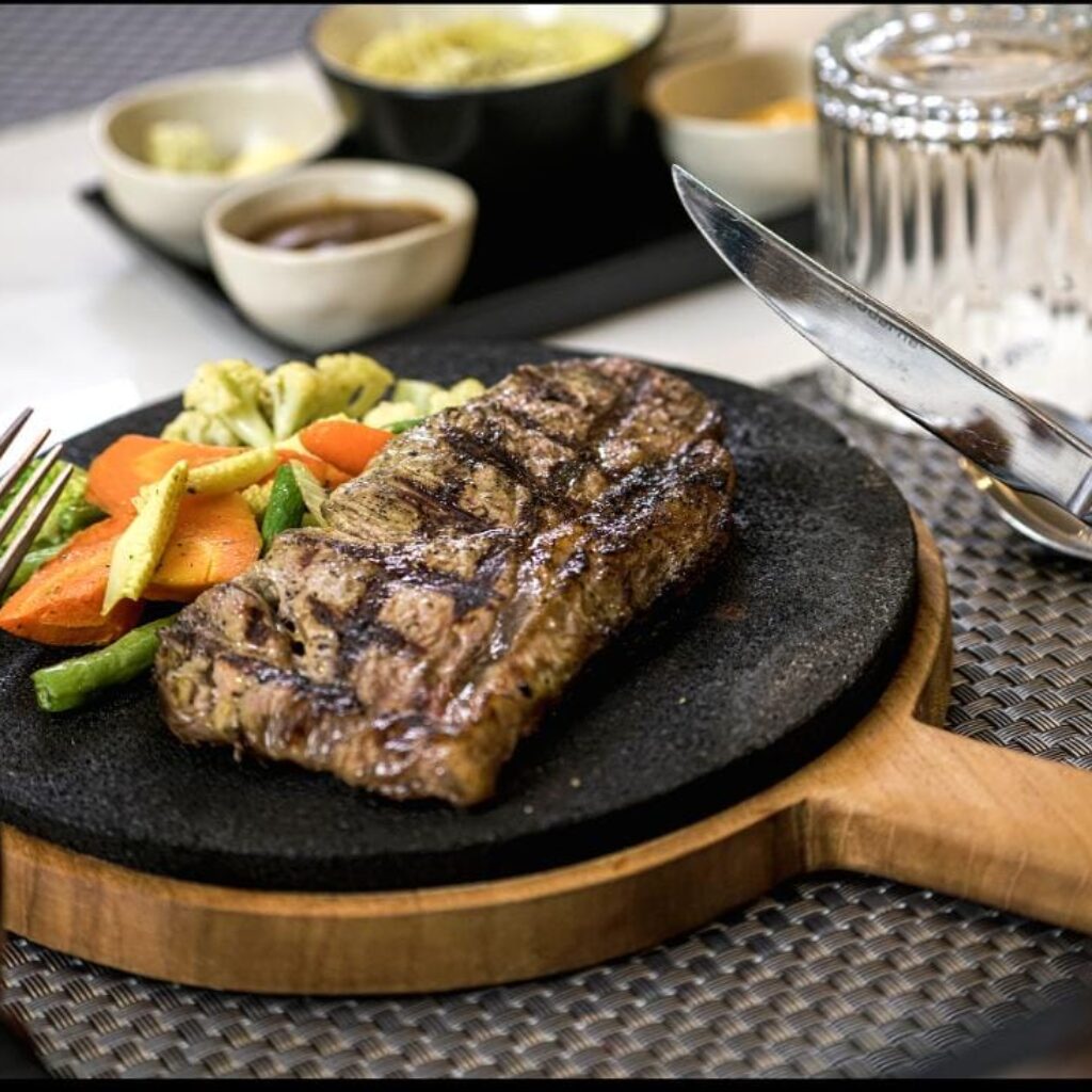 ASTON Inn Lumajang Tawarkan Steak Premium, dari US Angus Beef hingga Salmon Steak