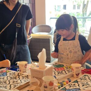 Asyik Melukis Batik! Ascott Waterplace Surabaya Ajak Anak Mengenal Budaya Lewat Kreasi Tote Bag