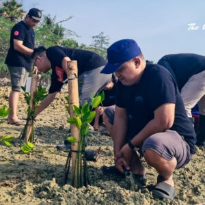 Tanam Mangrove di Pesisir Saronggi, MYZE Hotel Sumenep Ajak Jaga Alam untuk Generasi Mendatang